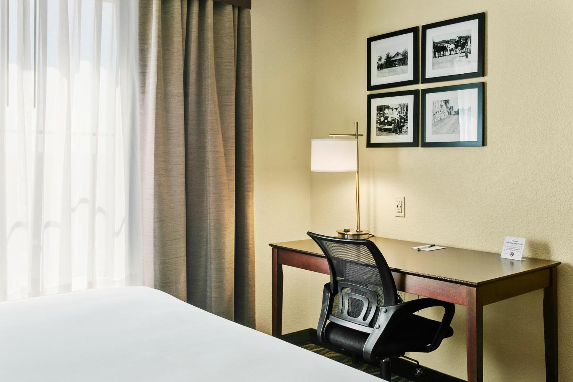 Cobblestone Hotel & Suites - 위큰버그 외부 사진